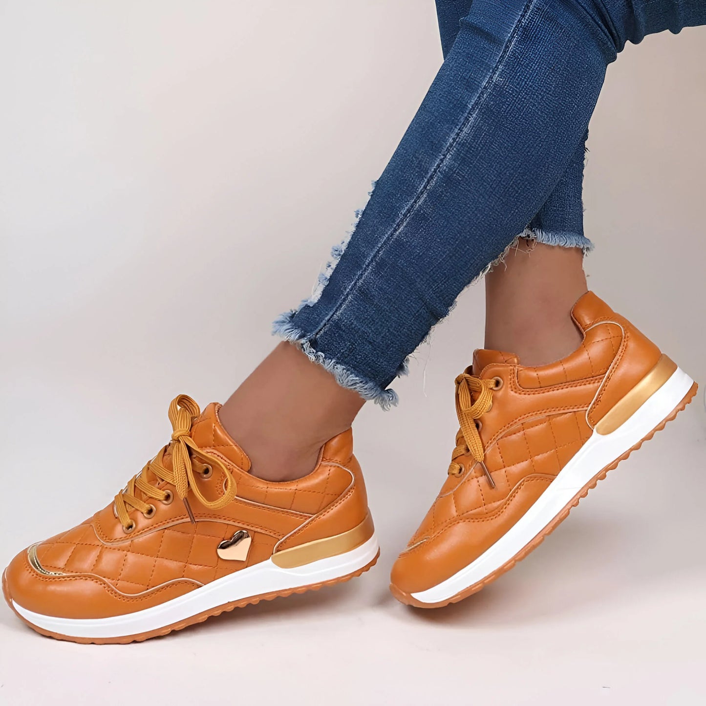 Heloise – Baskets orthopédiques matelassées avec touche dorée