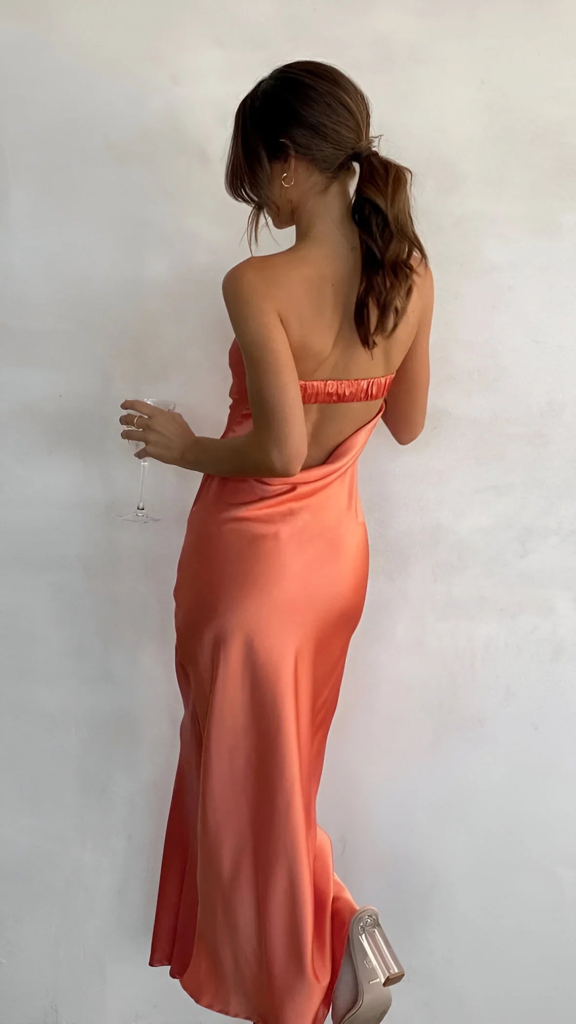 Aveline - Élégante robe dos nu en soie