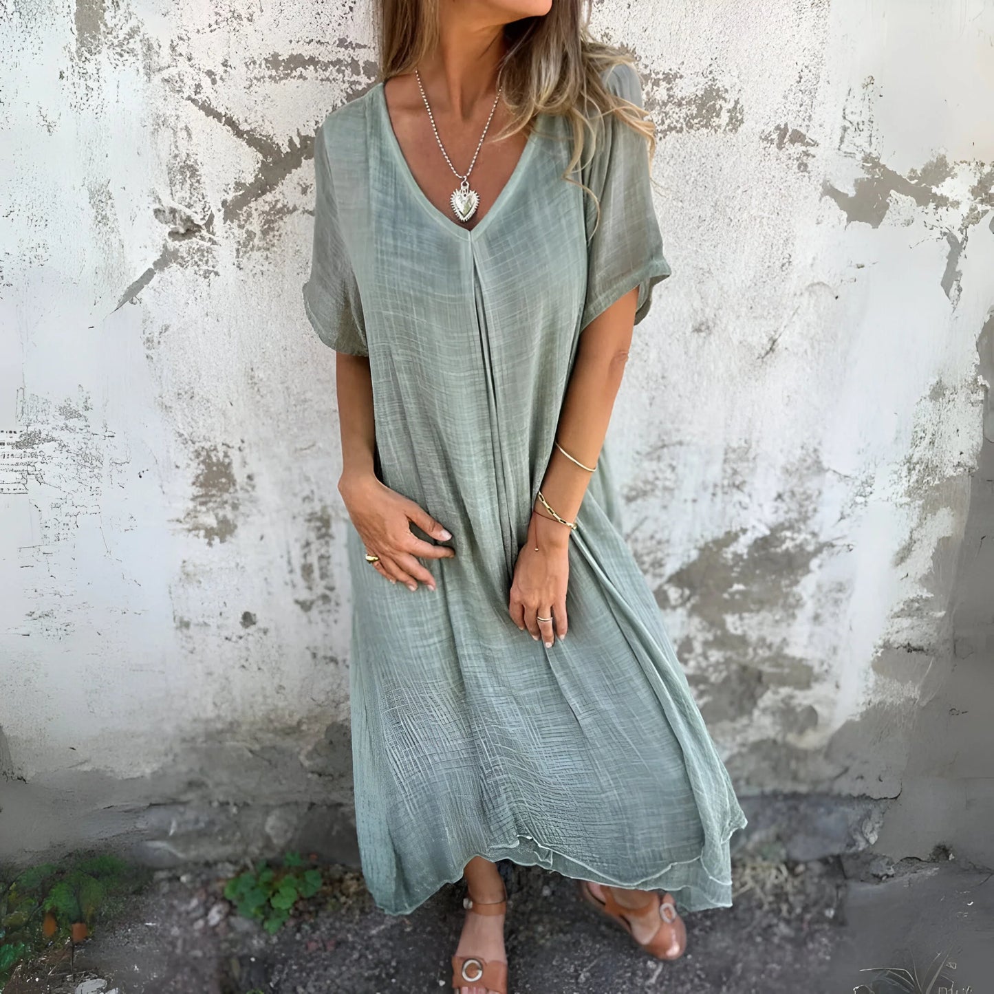 Solène – Robe midi décontractée à col en V
