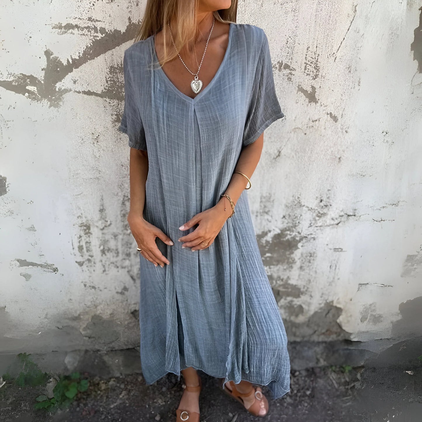 Solène – Robe midi décontractée à col en V