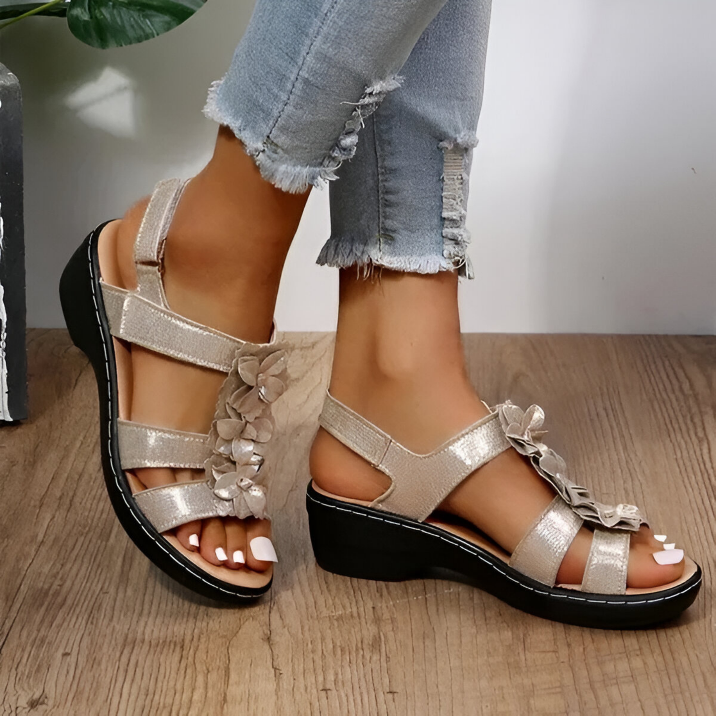 AGATHA - SANDALES COMPENSÉES AU CHARME RÉTRO ET AU SUPPORT ORTHOPÉDIQUE