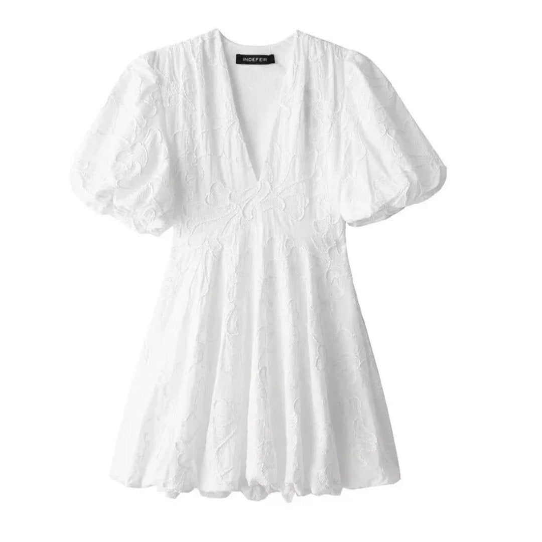 Aurélie – Mini-robe fleurie texturée à manches bouffantes