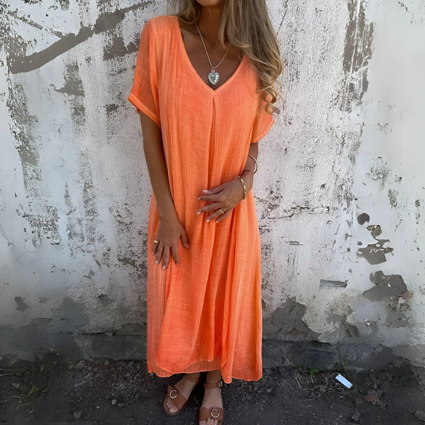 Solène – Robe midi décontractée à col en V