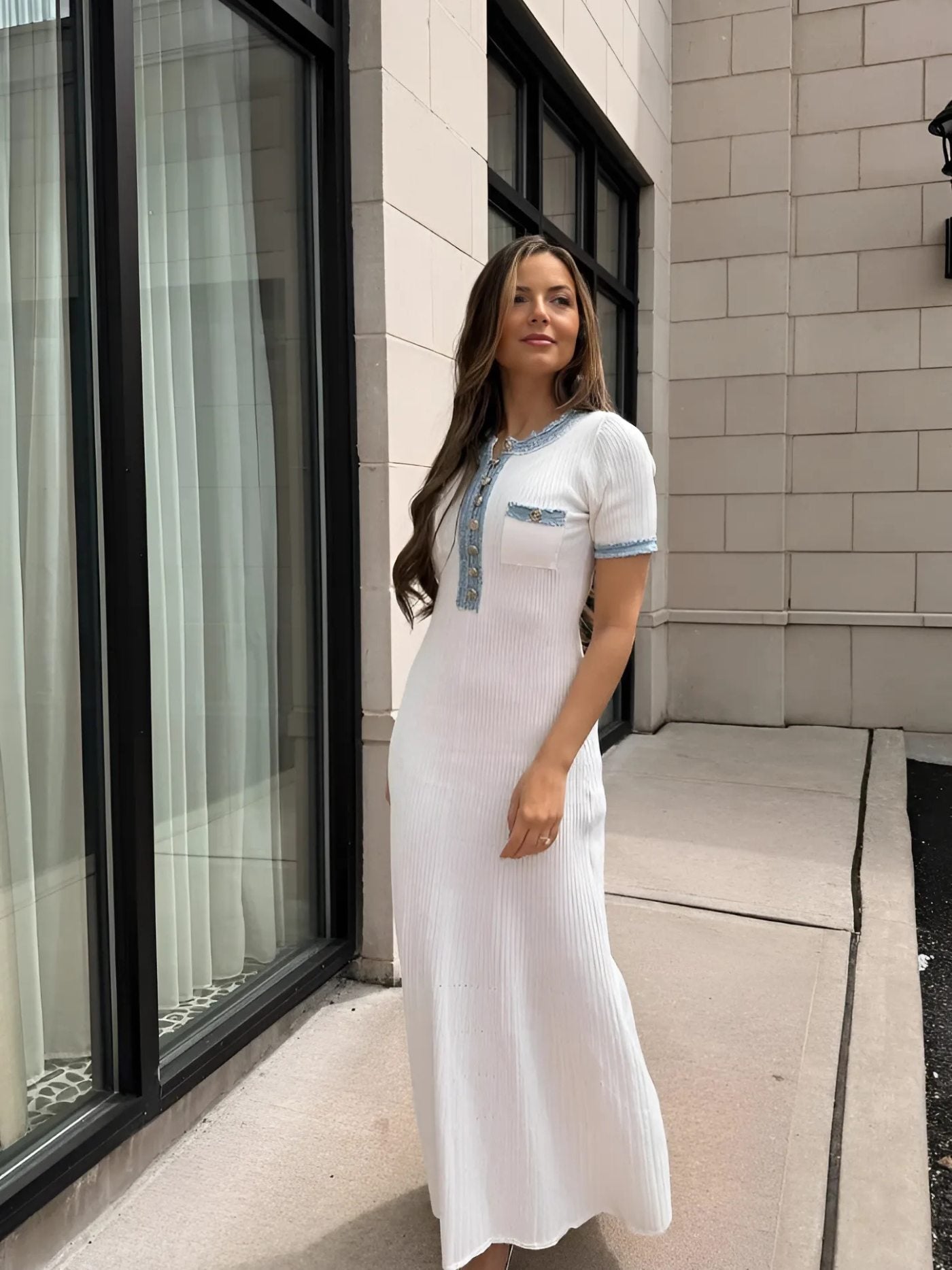 Élodie – Robe longue élégante en maille avec bordure contrastée