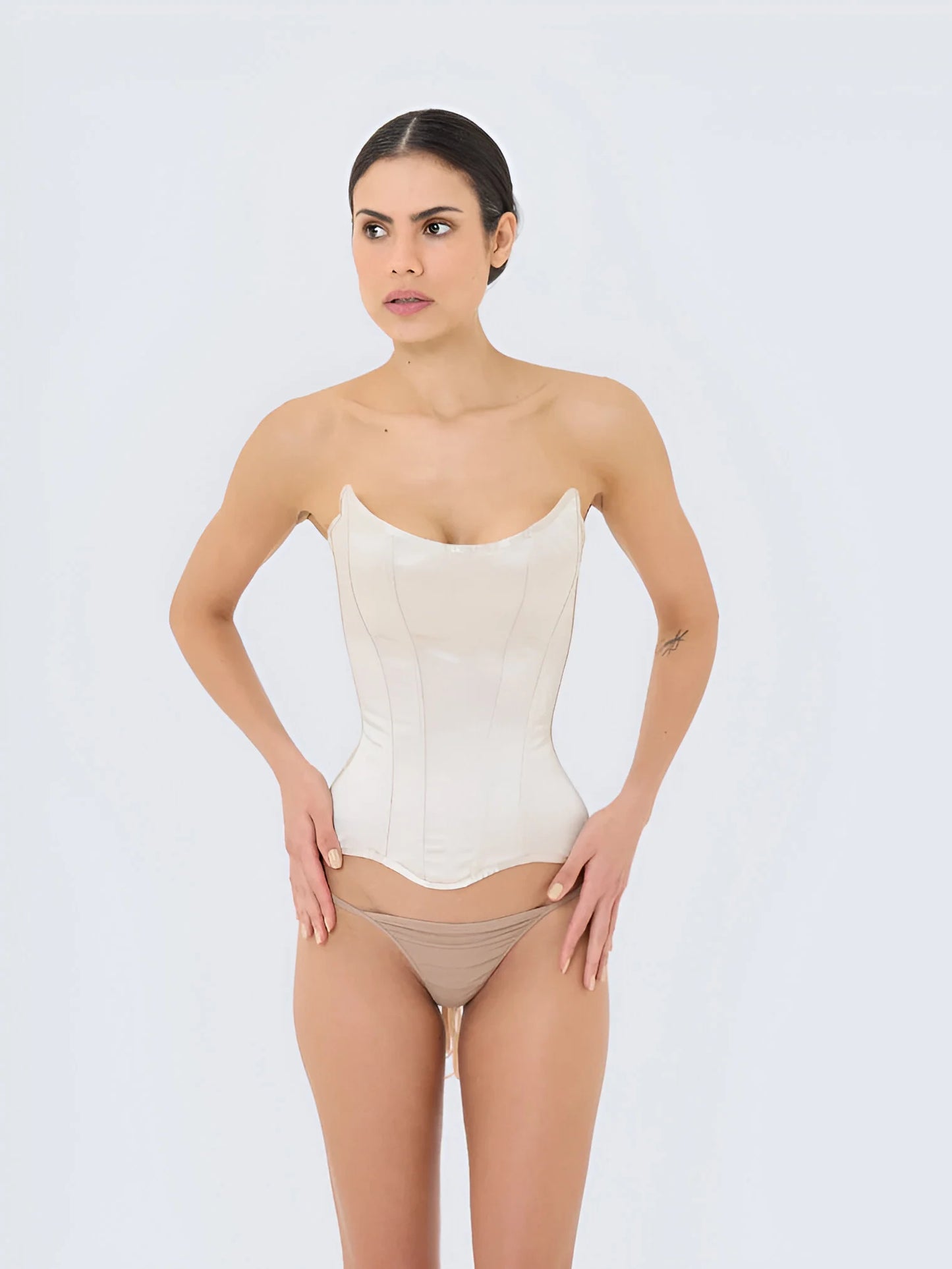 Séverine – Corset en maille transparente pour un look audacieux et élégant