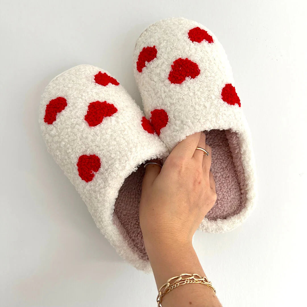 Amelisse – Chaussons en peluche cœur pour un confort douillet