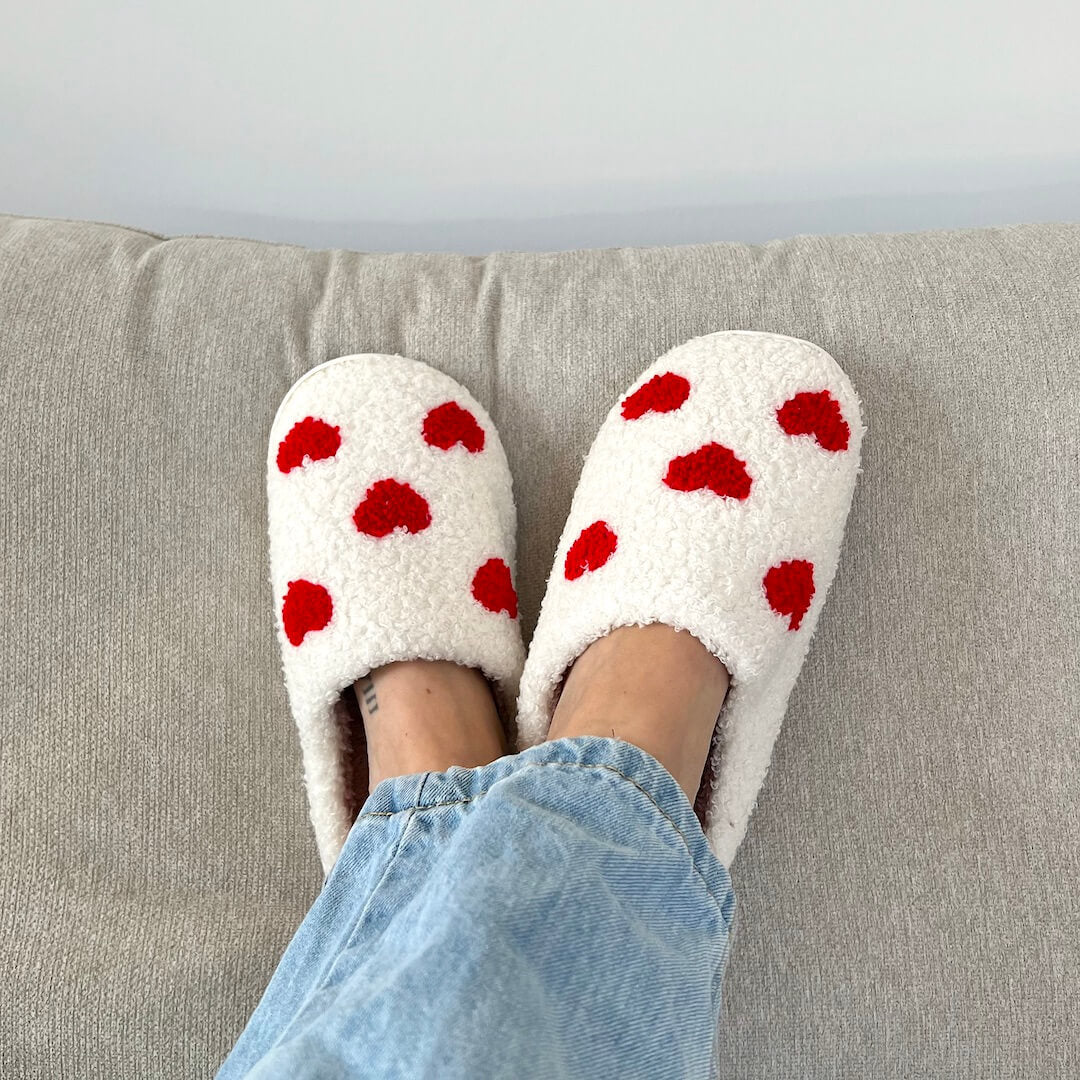 Amelisse – Chaussons en peluche cœur pour un confort douillet
