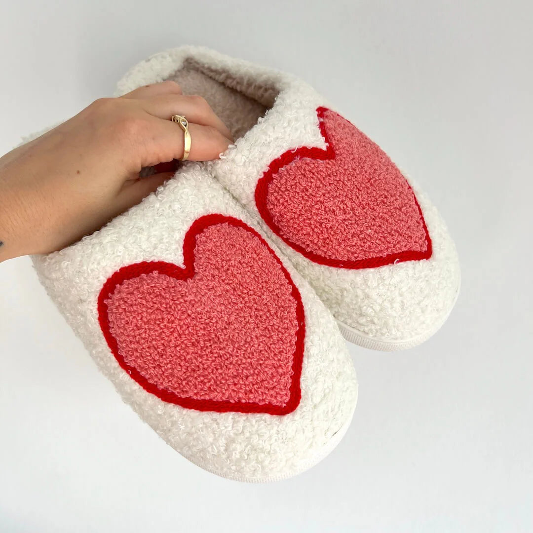 Amelisse – Chaussons en peluche cœur pour un confort douillet