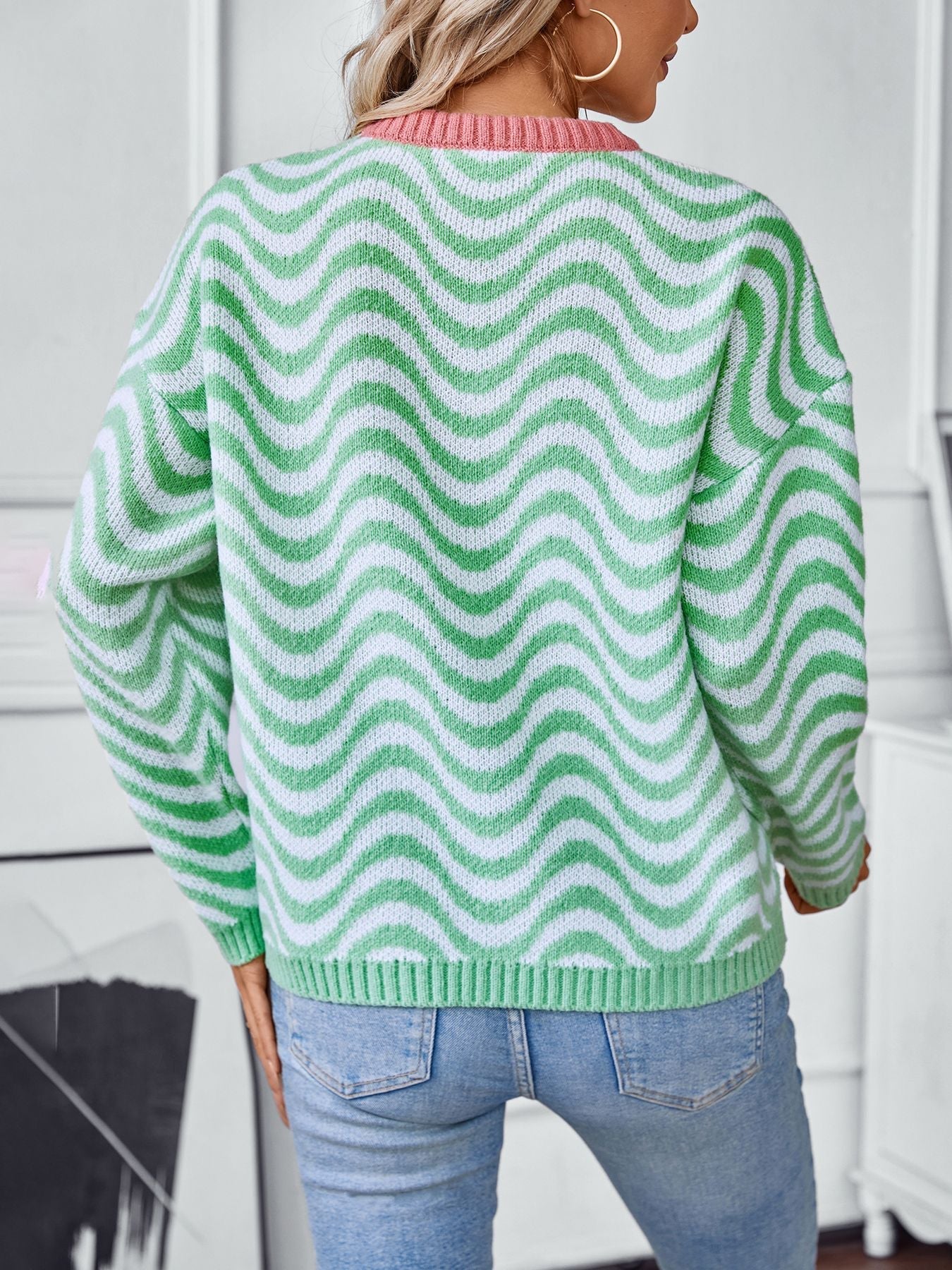 Dorthe – Pull à motif en maille ondulée et col contrasté