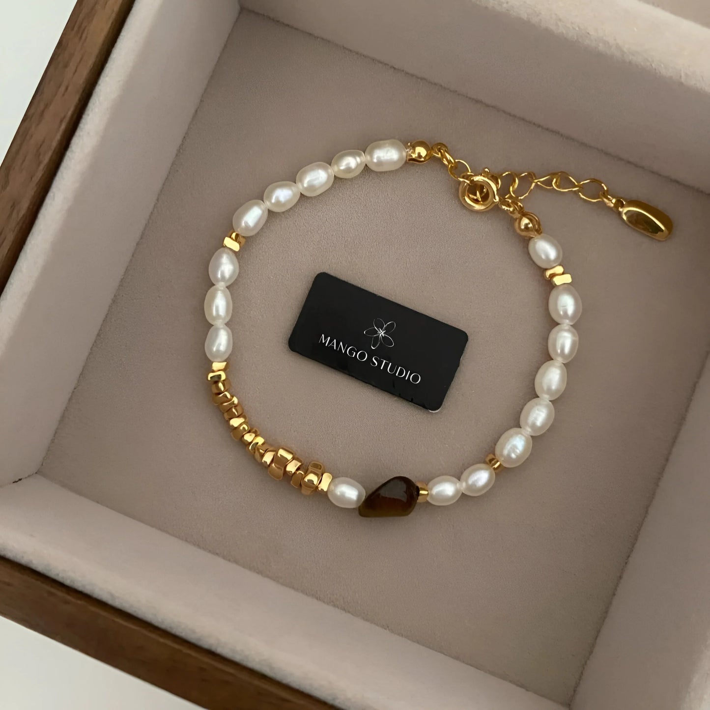 Isabeau - Bracelet Perle d'eau douce et Œil de tigre