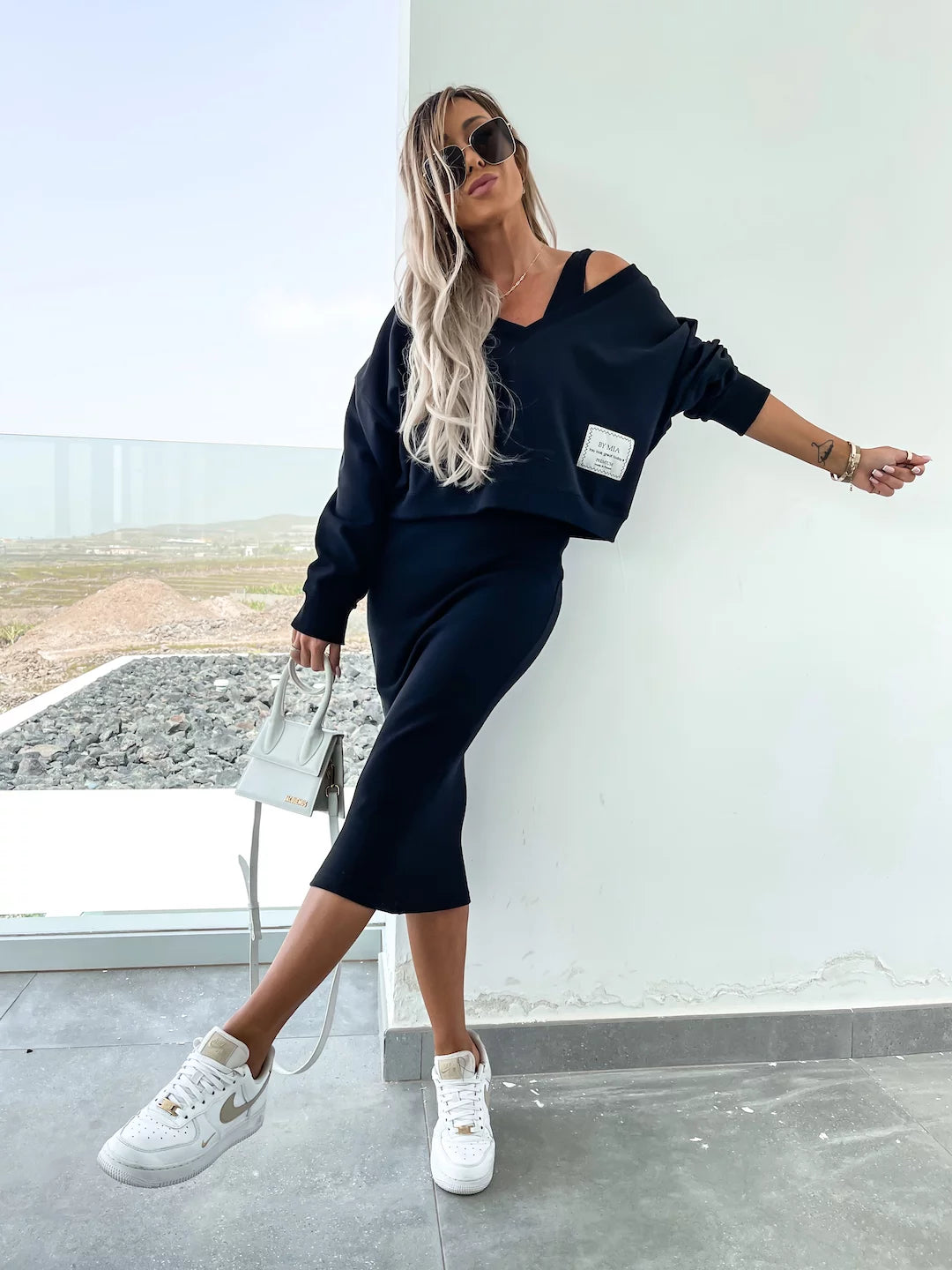 Aglaé – Robe mi-longue audacieuse et élégante avec sweat-shirt oversize