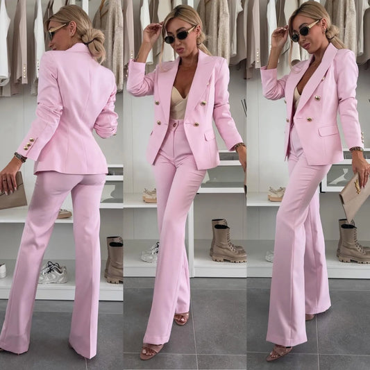 Esmee – Une tenue moderne et puissante avec une touche féminine