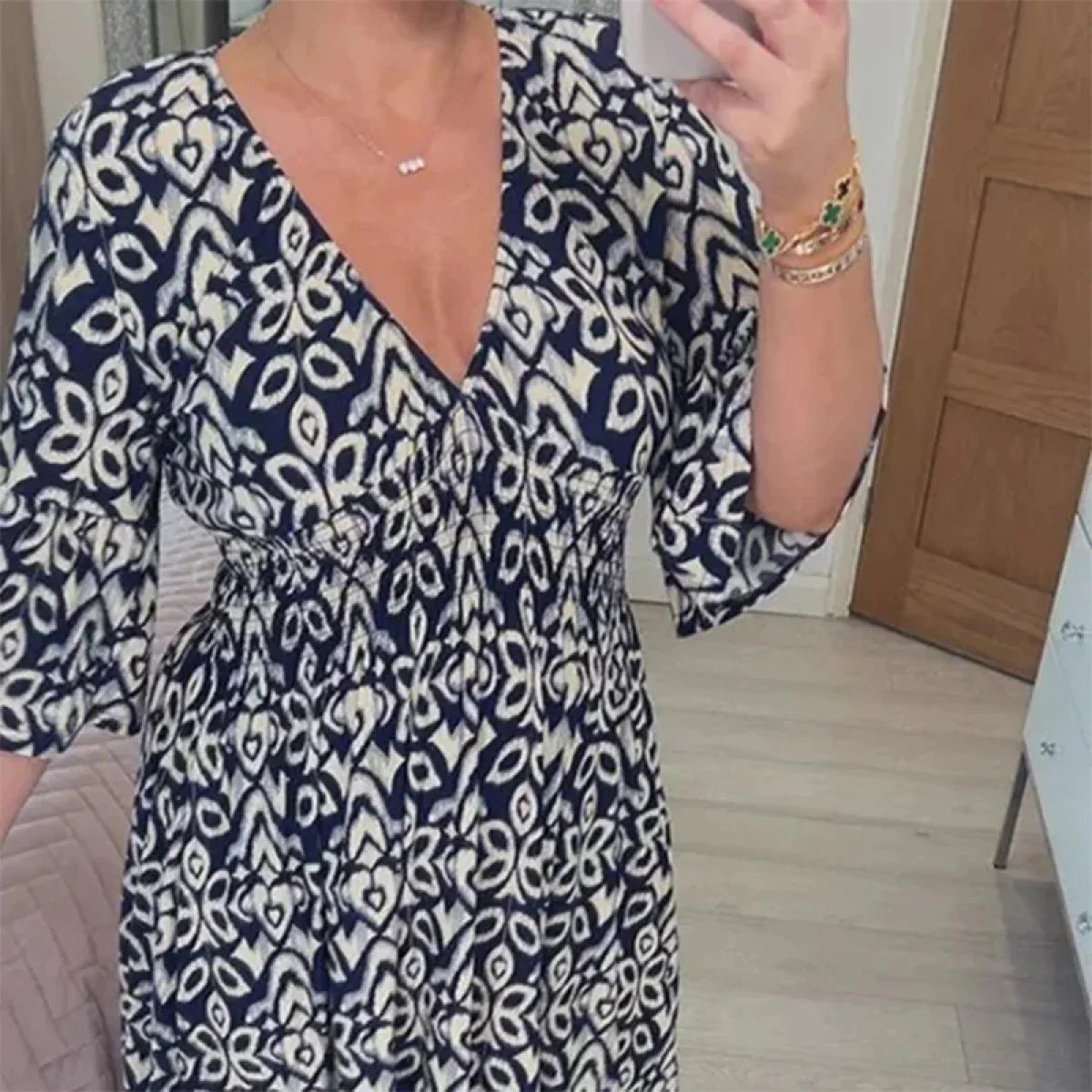 Robe mi-longue imprimée à taille haute et col en V Adelie