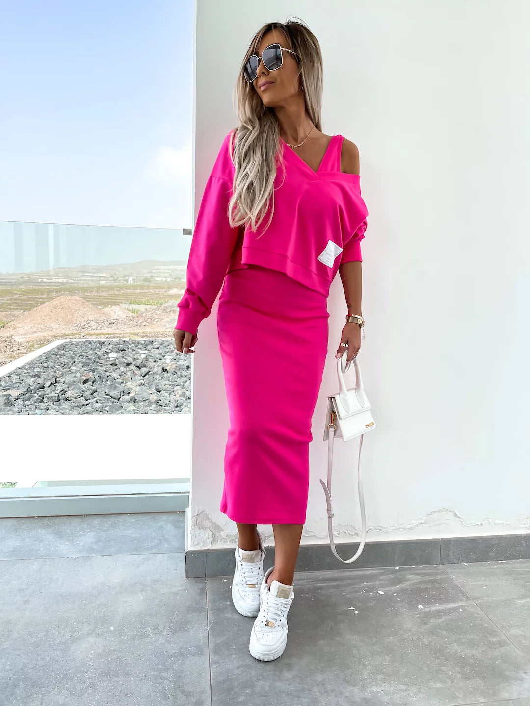 Aglaé – Robe mi-longue audacieuse et élégante avec sweat-shirt oversize