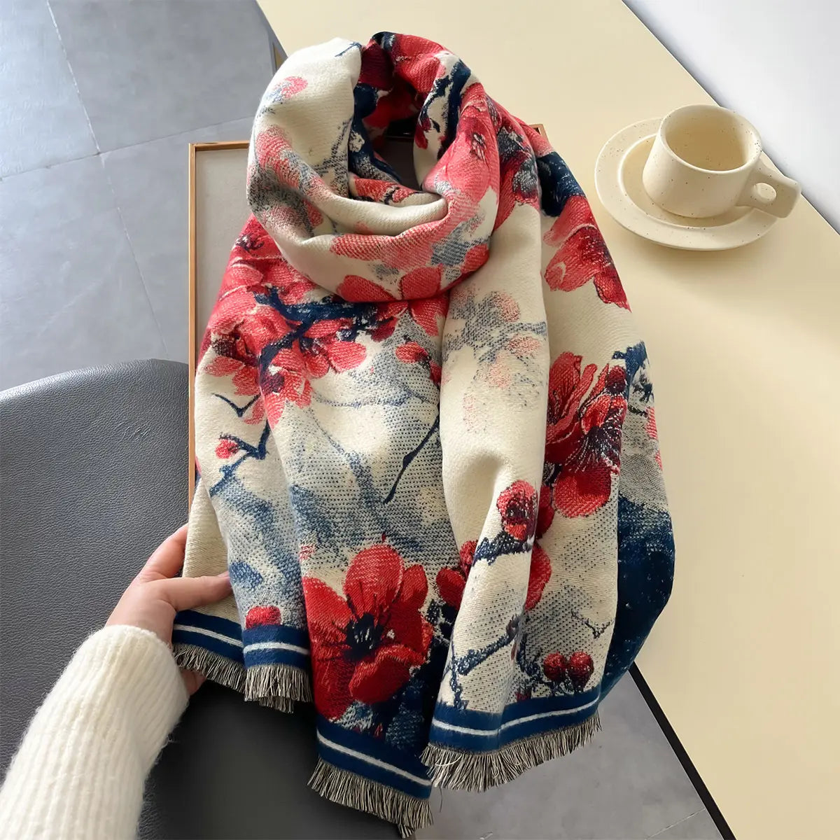 Jeanne - Écharpe vintage en fleurs de pêcher | Écharpe élégante et chaude pour l'automne et l'hiver