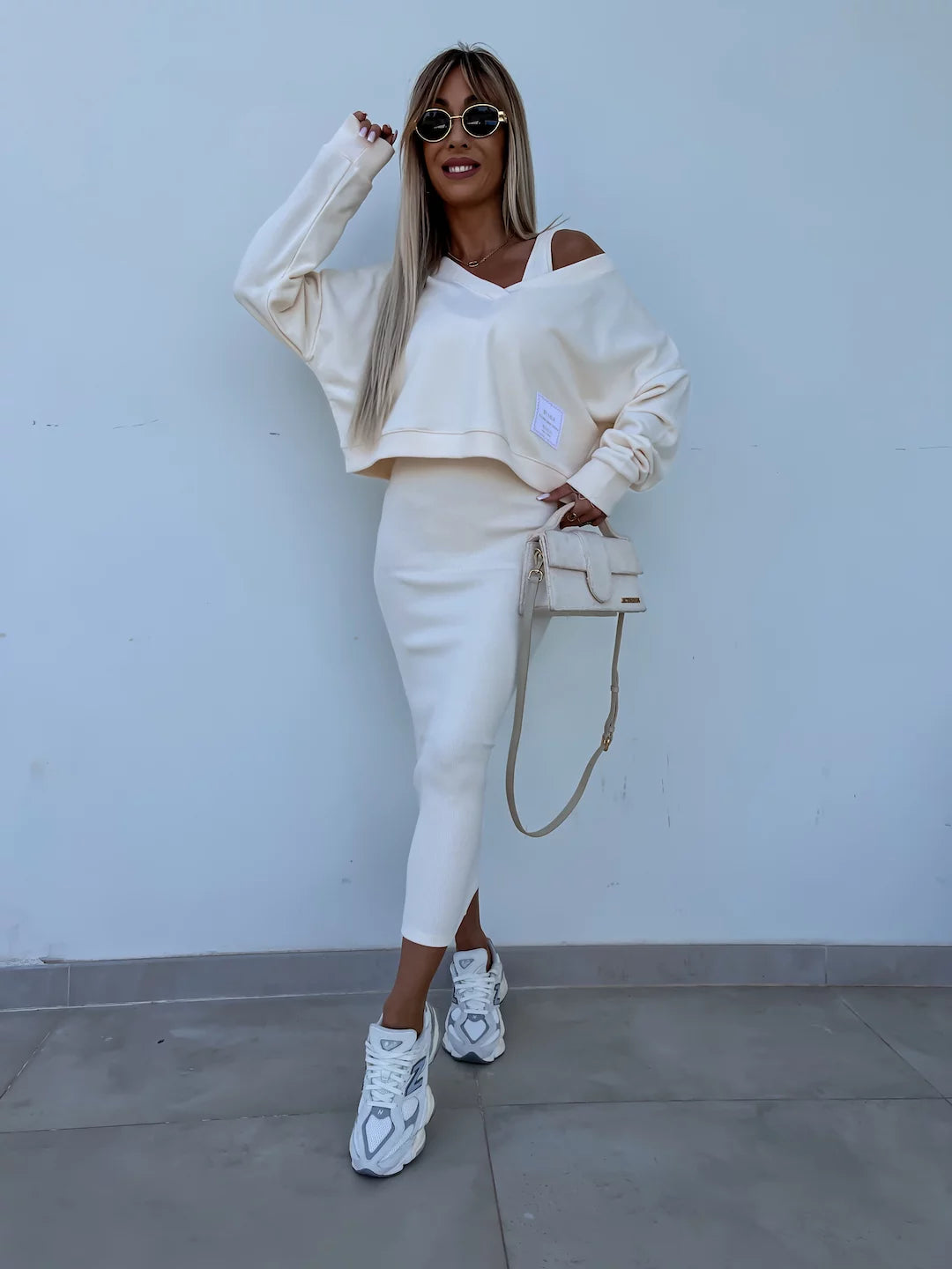 Aglaé – Robe mi-longue audacieuse et élégante avec sweat-shirt oversize