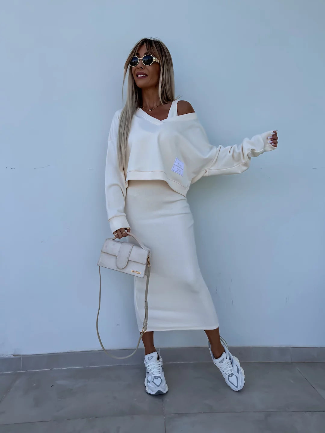 Aglaé – Robe mi-longue audacieuse et élégante avec sweat-shirt oversize