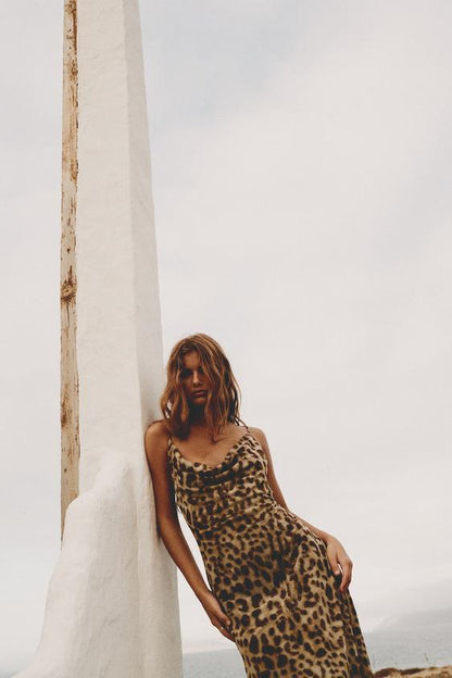 JULIA - Robe à imprimé léopard au style raffiné