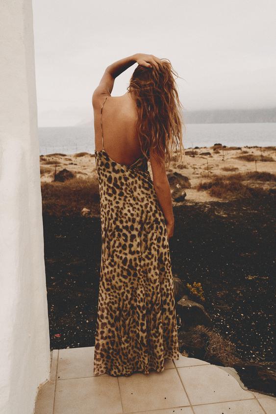 JULIA - Robe à imprimé léopard au style raffiné
