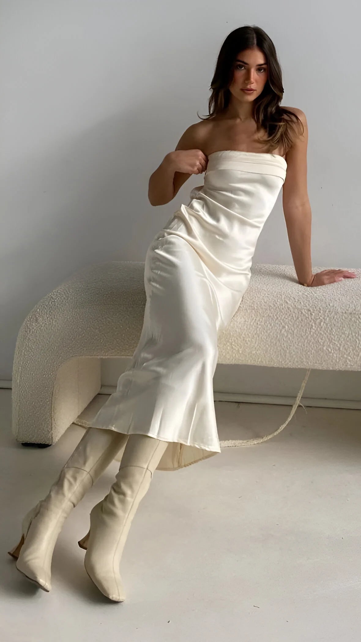 Aveline - Élégante robe dos nu en soie