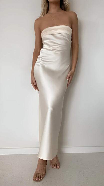 Aveline - Élégante robe dos nu en soie