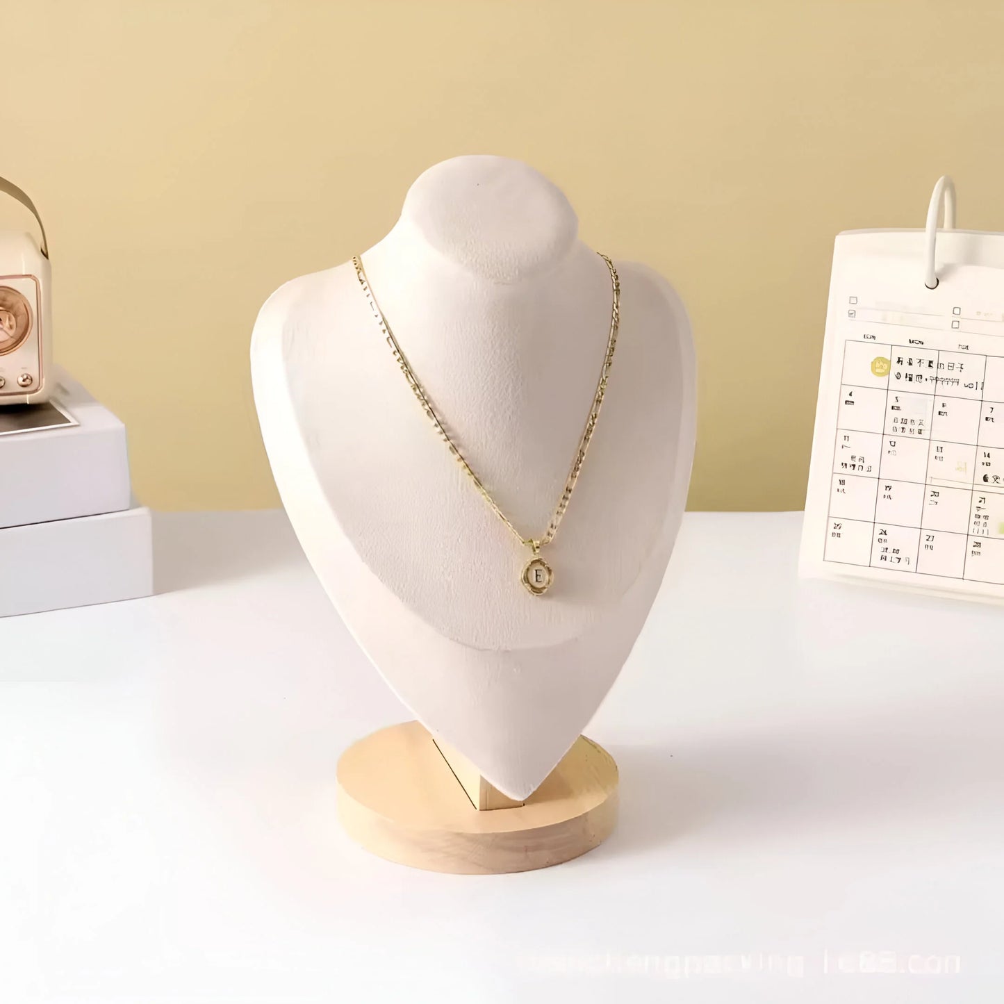 Célestine – Ensemble de présentoirs à colliers en velours