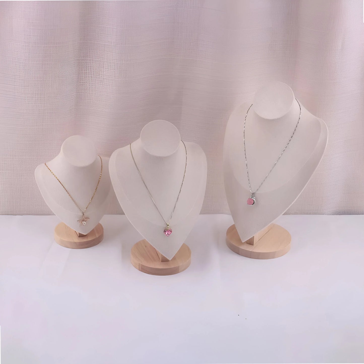 Célestine – Ensemble de présentoirs à colliers en velours