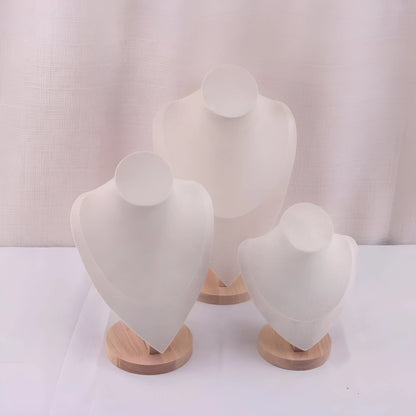 Célestine – Ensemble de présentoirs à colliers en velours