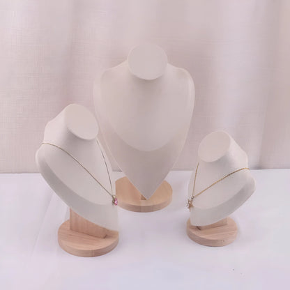 Célestine – Ensemble de présentoirs à colliers en velours