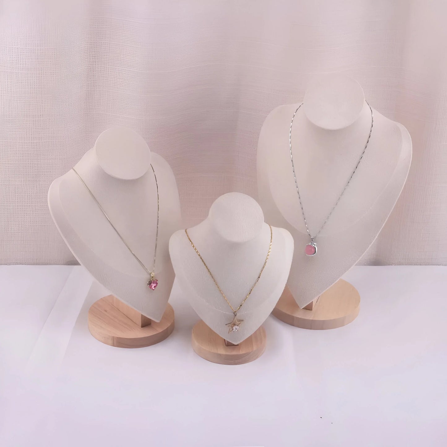 Célestine – Ensemble de présentoirs à colliers en velours