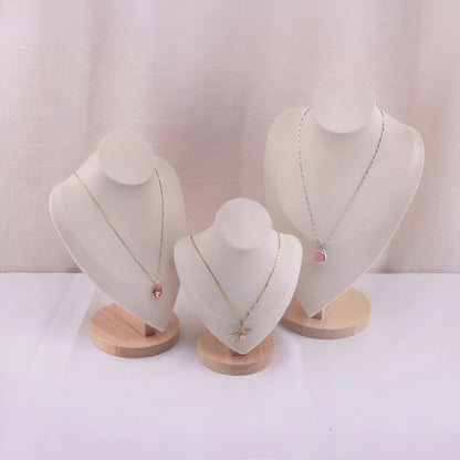Célestine – Ensemble de présentoirs à colliers en velours
