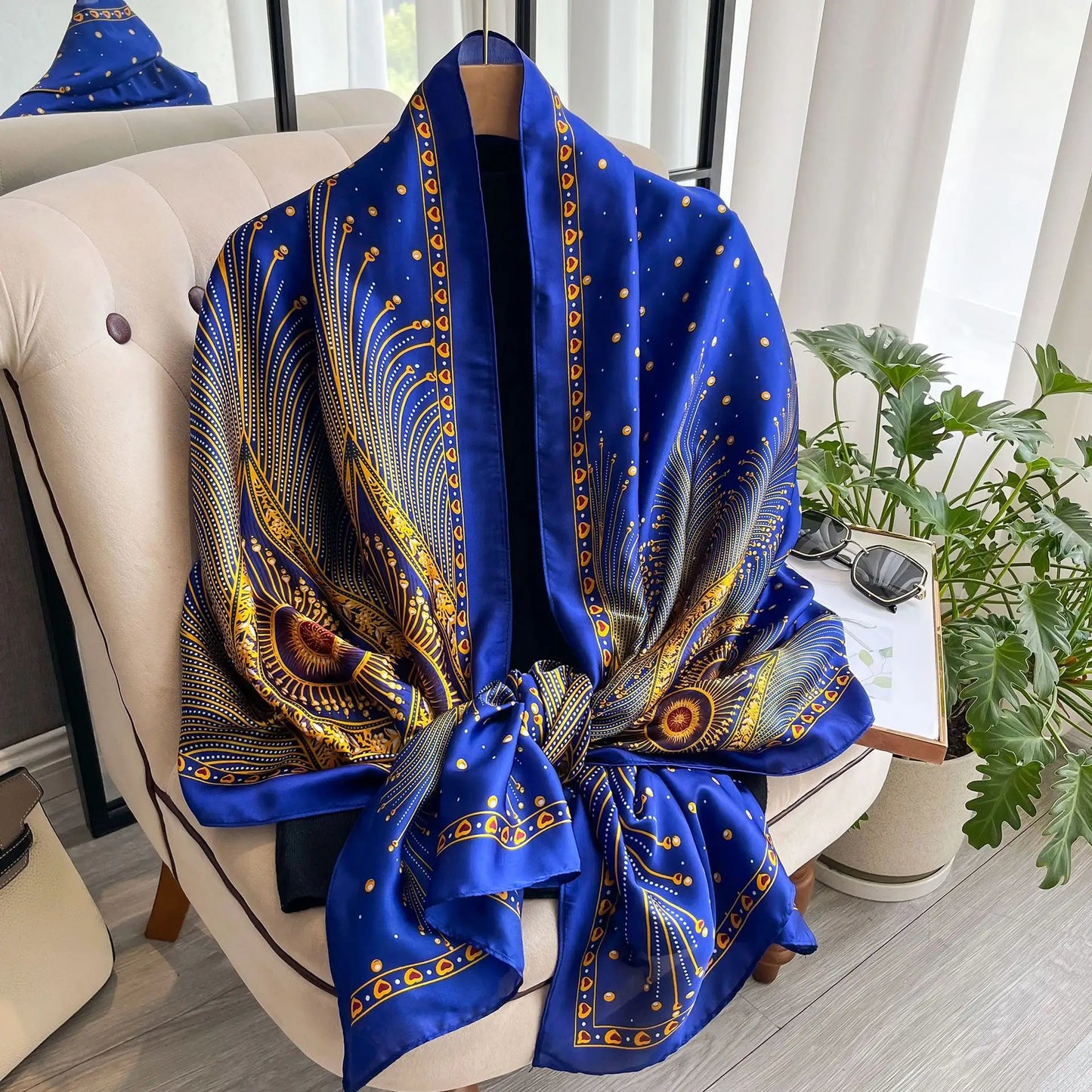 Celine - Foulard en soie satiné de luxe à motif paon